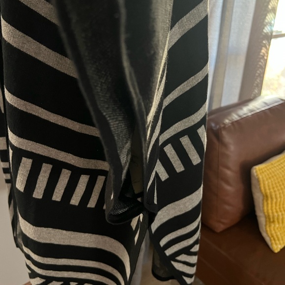 Fall and Winter Stylish Poncho Vest - Picture 5 of 12